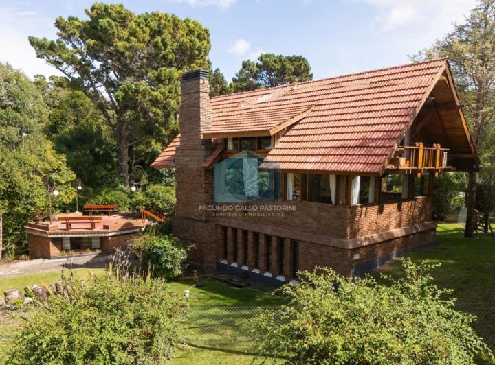 Casa · 261m² · 7 Ambientes
