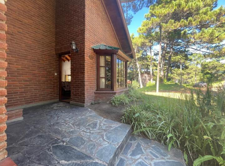 Casa · 107m² · 4 Ambientes · 1 Cochera