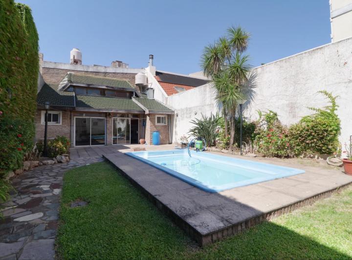 Casa · 266m² · 7 Ambientes · 2 Cocheras