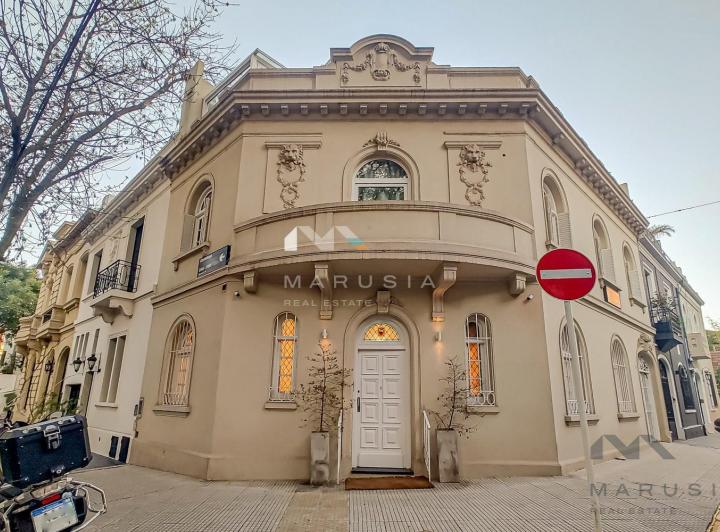 Casa · 430m² · 5 Ambientes · 1 Cochera