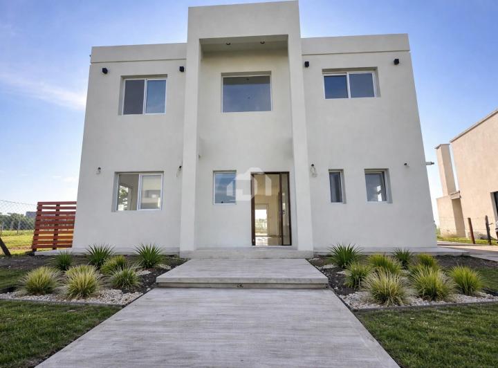 Casa · 200m² · 6 Ambientes · 2 Cocheras