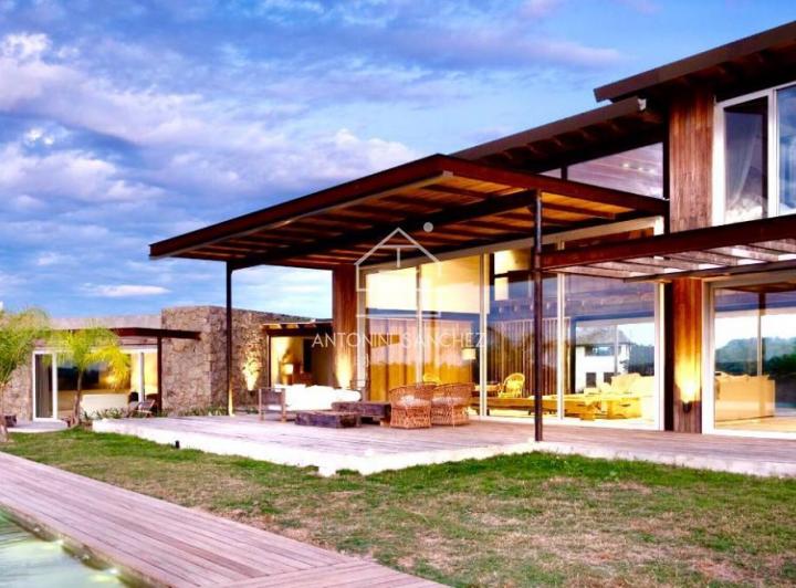 Casa · 4000m² · 7 Ambientes · 1 Cochera