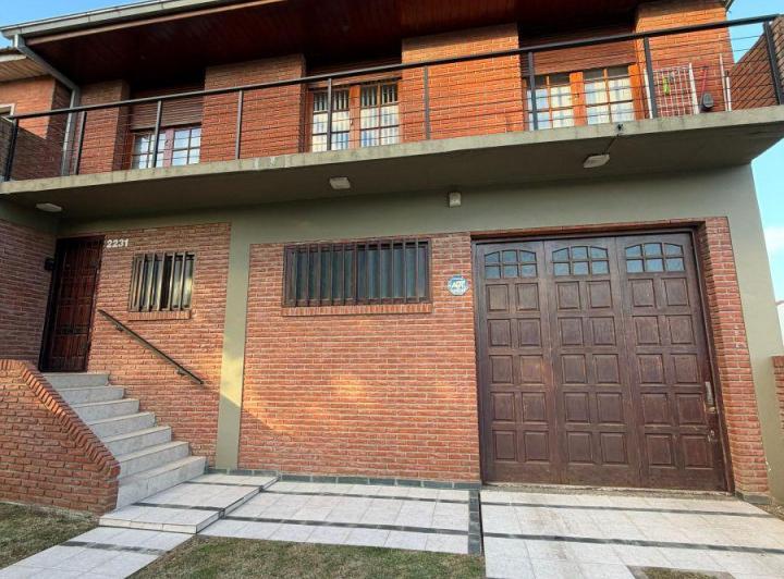 Casa · 237m² · 4 Ambientes · 2 Cocheras