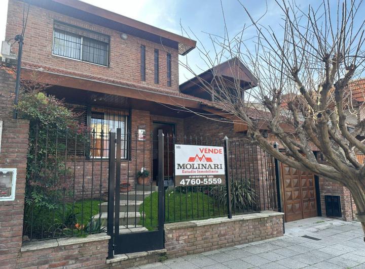 Casa · 250m² · 5 Ambientes · 2 Cocheras