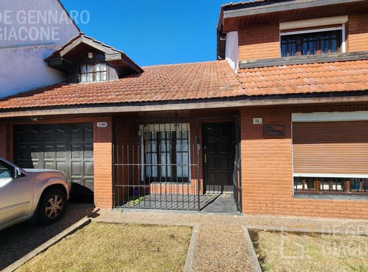 Casa · 170m² · 4 Ambientes · 2 Cocheras