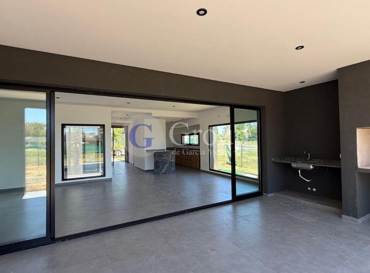 Casa · 162m² · 5 Ambientes · 1 Cochera