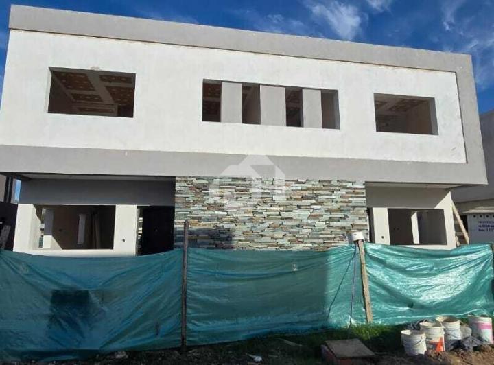 Casa · 120m² · 4 Ambientes · 2 Cocheras