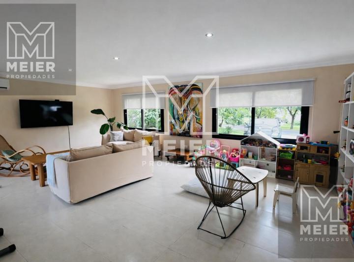 Casa · 220m² · 5 Ambientes · 5 Cocheras