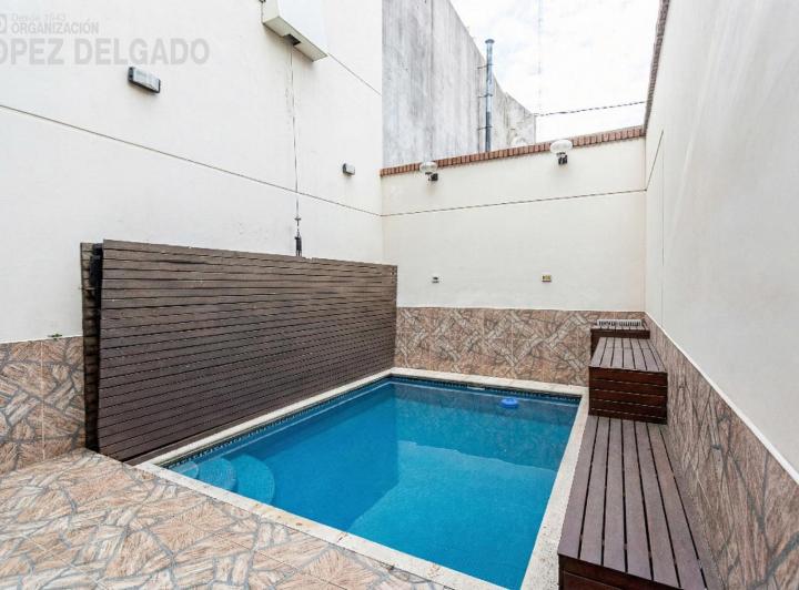 Casa · 218m² · 4 Ambientes · 2 Cocheras
