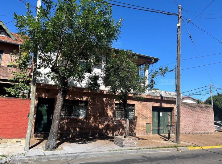 Casa · 180m² · 4 Ambientes · 1 Cochera
