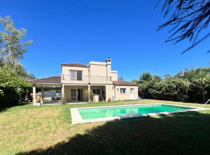 Casa · 150m² · 5 Ambientes · 2 Cocheras