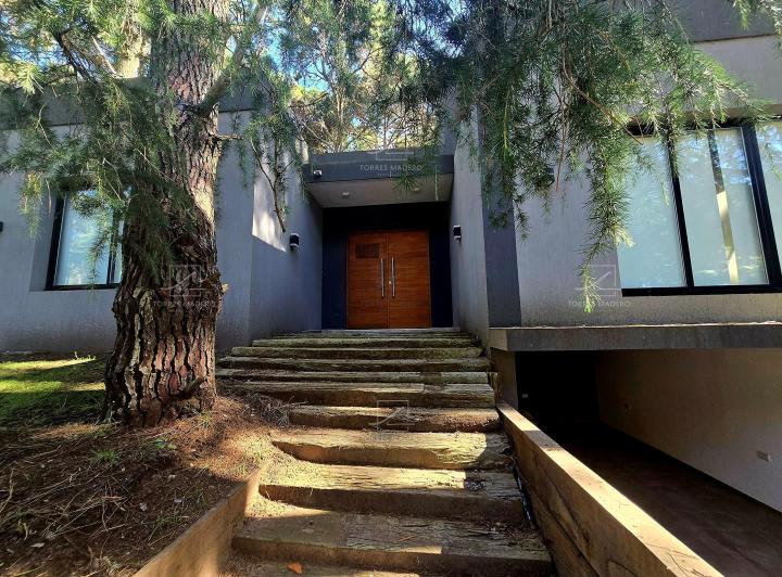 Casa · 150m² · 3 Ambientes · 3 Cocheras