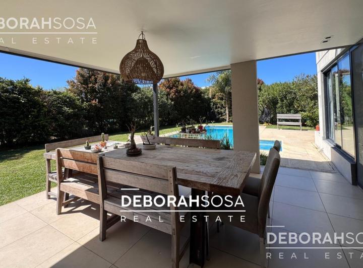 Casa · 179m² · 7 Ambientes · 4 Cocheras