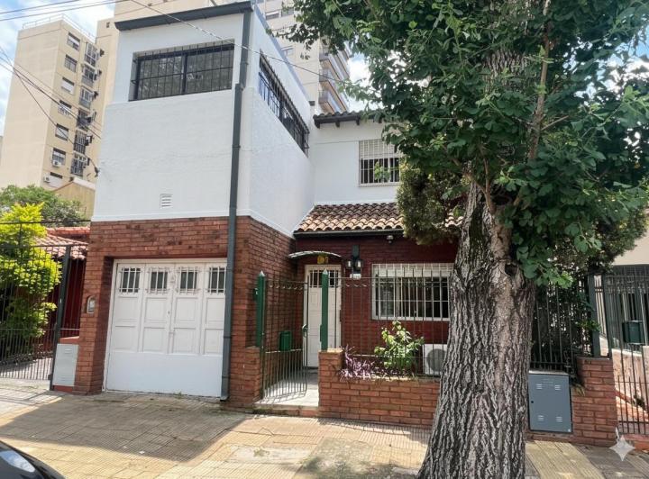 Casa · 194m² · 6 Ambientes · 1 Cochera