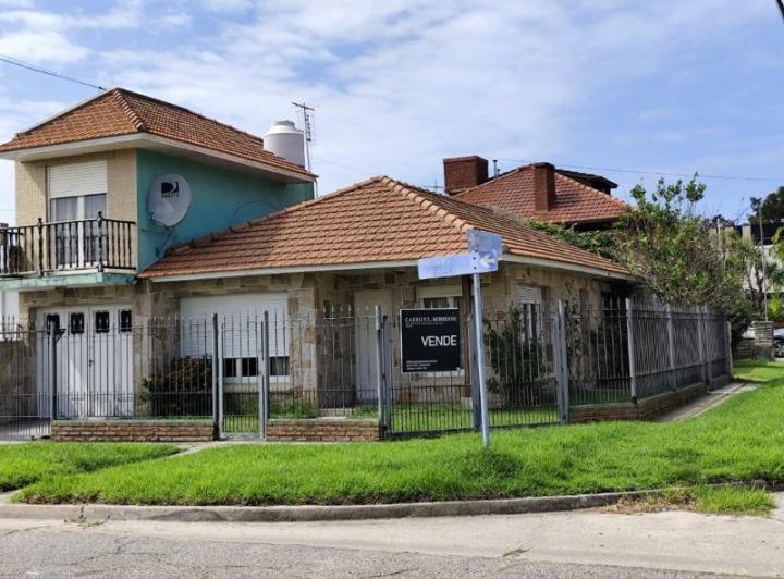 Casa · 130m² · 4 Ambientes · 1 Cochera