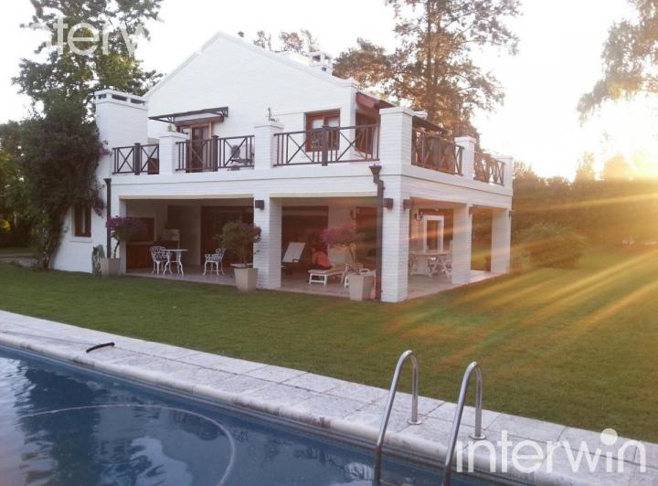 Casa · 225m² · 4 Ambientes