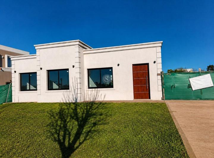 Casa · 165m² · 4 Ambientes · 2 Cocheras