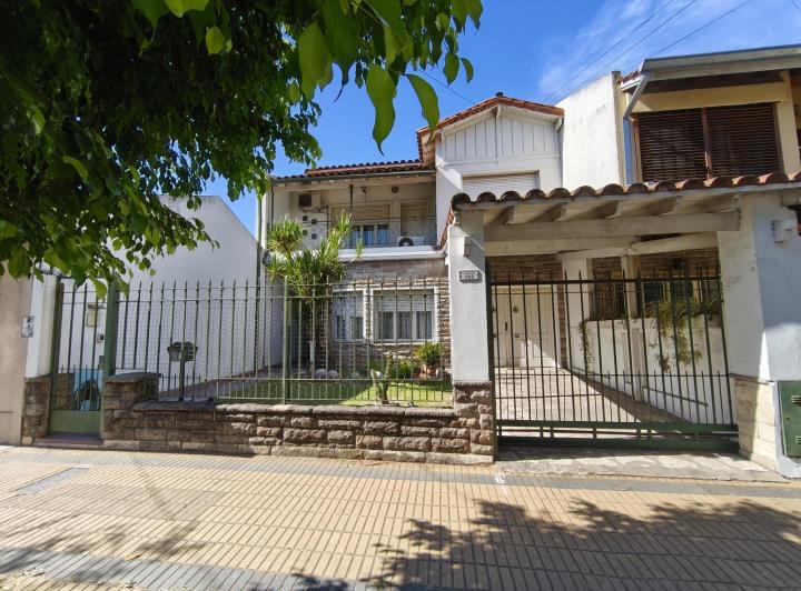 Casa · 187m² · 4 Ambientes · 2 Cocheras