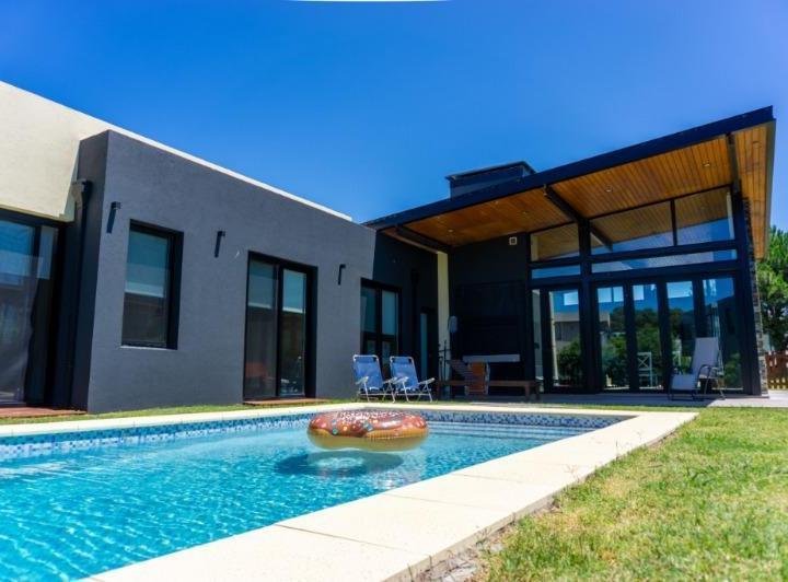 Casa · 185m² · 5 Ambientes · 8 Cocheras