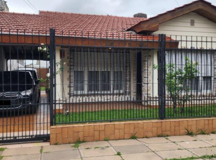 Casa · 339m² · 3 Ambientes · 1 Cochera