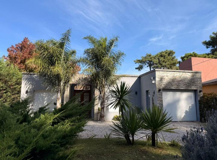 Casa · 120m² · 5 Ambientes · 2 Cocheras