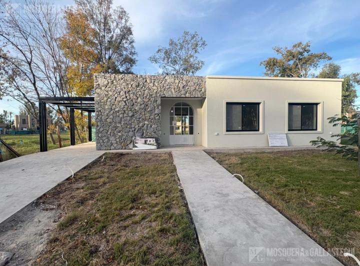 Casa · 163m² · 5 Ambientes · 3 Cocheras