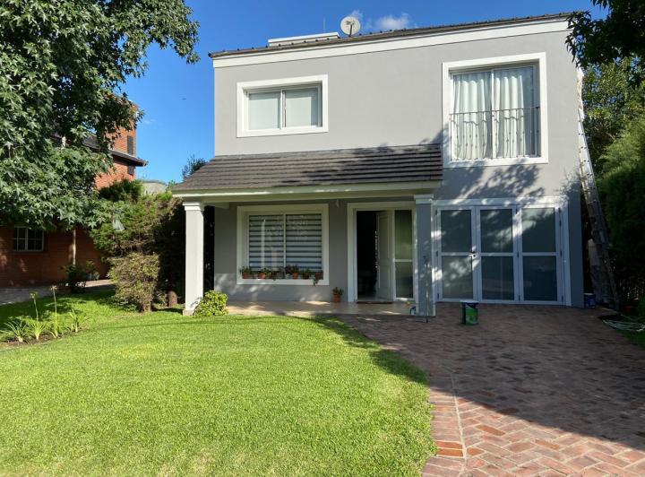 Casa · 184m² · 5 Ambientes · 2 Cocheras