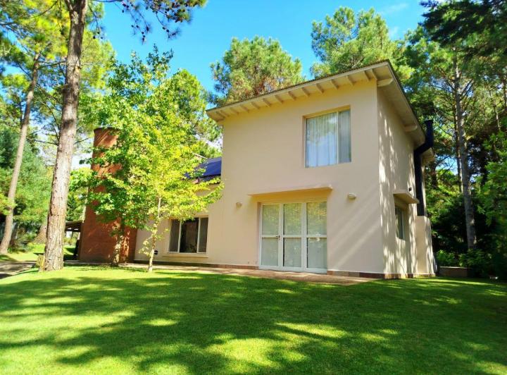 Casa · 270m² · 8 Ambientes