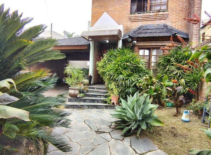 Casa · 170m² · 5 Ambientes · 1 Cochera