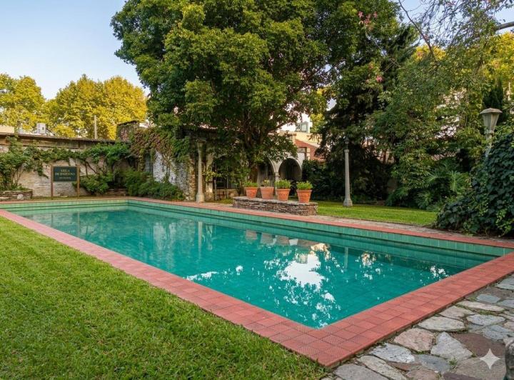 Casa · 350m² · 5 Ambientes · 1 Cochera
