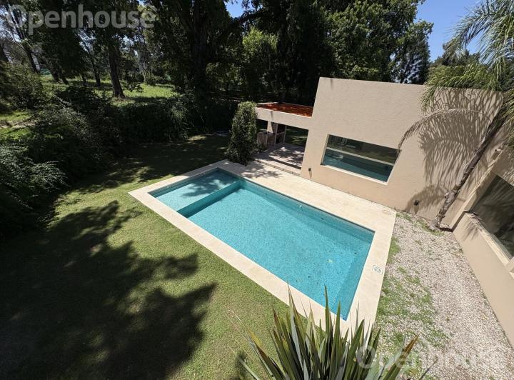 Casa · 180m² · 5 Ambientes · 3 Cocheras