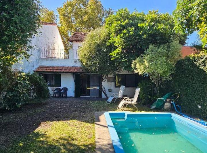 Casa · 224m² · 6 Ambientes · 2 Cocheras