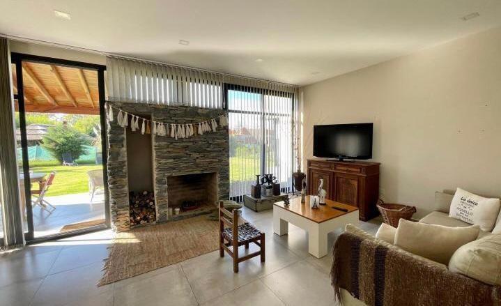 Casa · 144m² · 5 Ambientes · 2 Cocheras