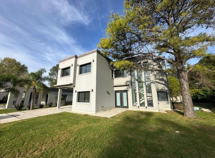 Casa · 184m² · 5 Ambientes · 1 Cochera