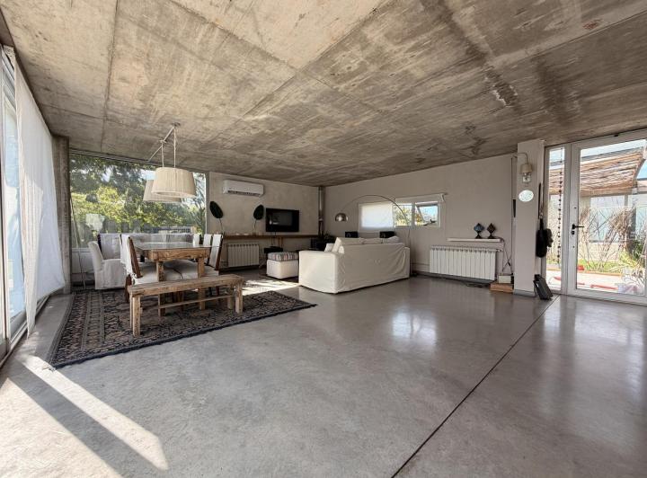 Casa · 120m² · 2 Dormitorios · 4 Cocheras