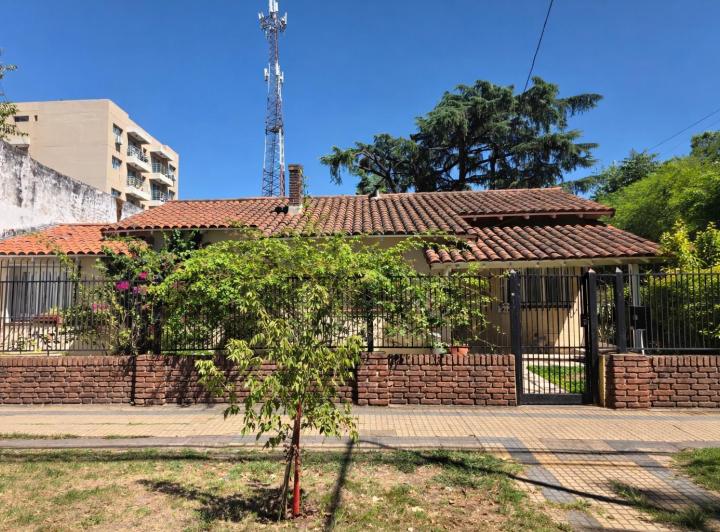Casa · 388m² · 5 Ambientes · 10 Cocheras