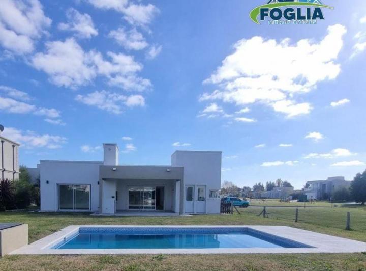 Casa · 190m² · 4 Ambientes · 3 Cocheras