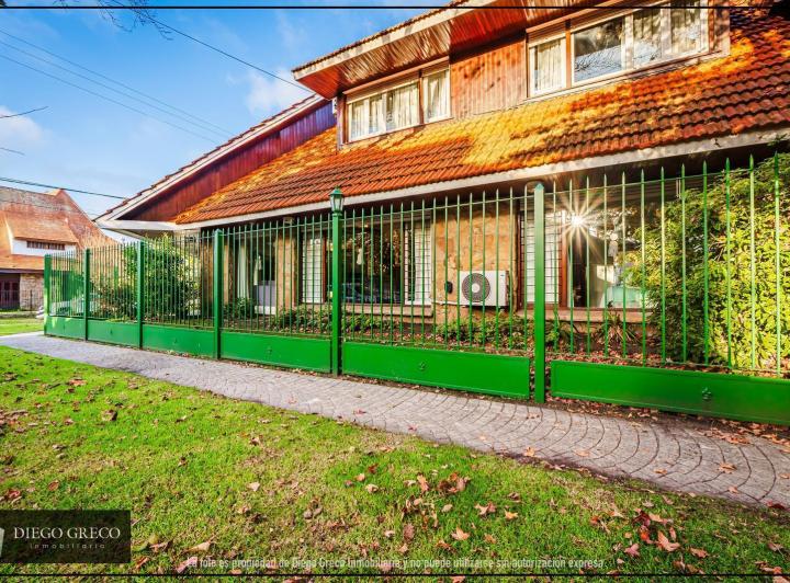 Casa · 351m² · 4 Ambientes · 1 Cochera