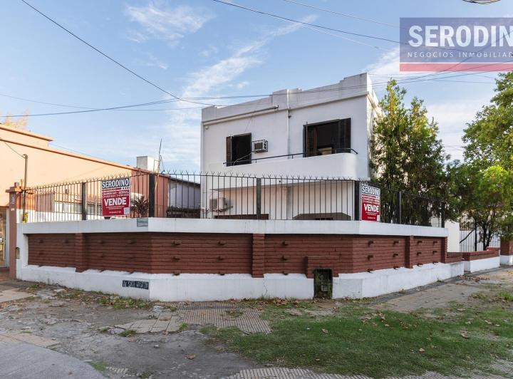 Casa · 232m² · 5 Ambientes · 2 Cocheras