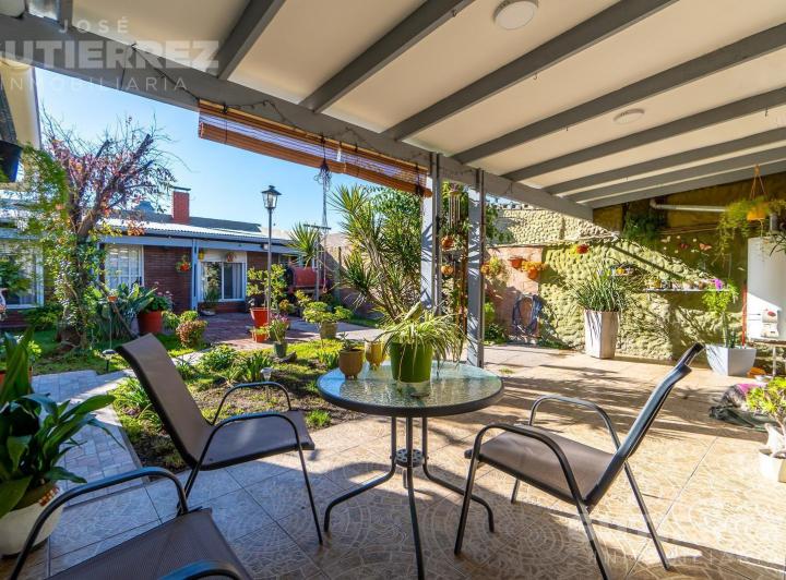 Casa · 120m² · 5 Ambientes · 2 Cocheras