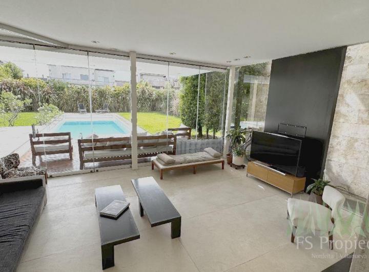 Casa · 205m² · 4 Ambientes · 2 Cocheras