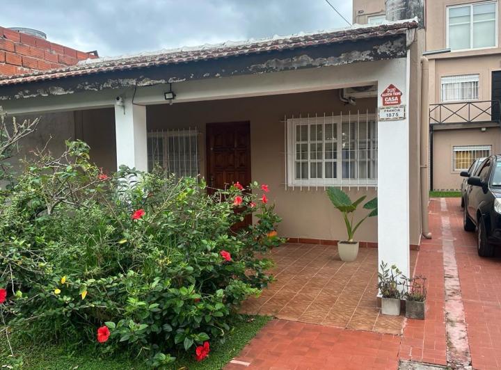 Casa · 177m² · 3 Ambientes · 2 Cocheras