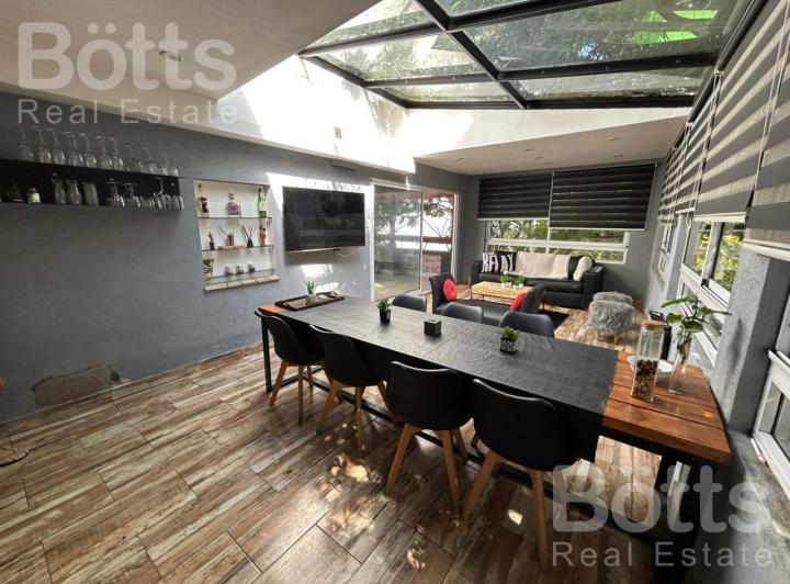 Casa · 225m² · 7 Ambientes · 1 Cochera