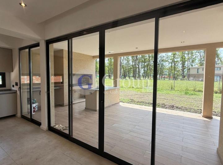 Casa · 111m² · 4 Ambientes · 1 Cochera