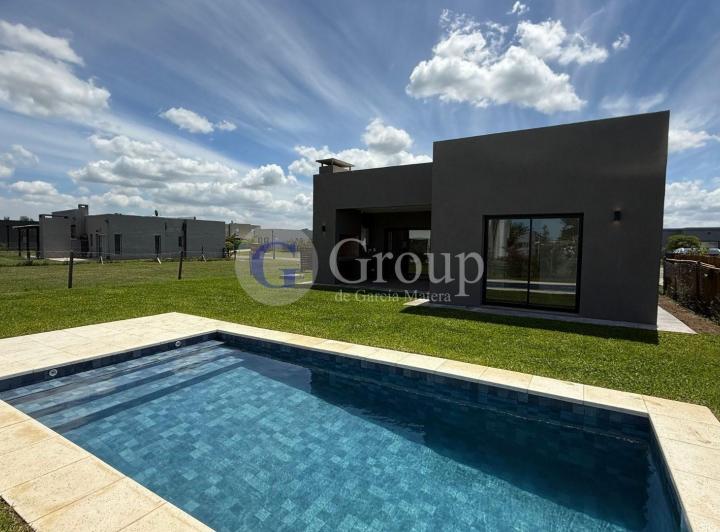 Casa · 131m² · 6 Ambientes · 2 Cocheras