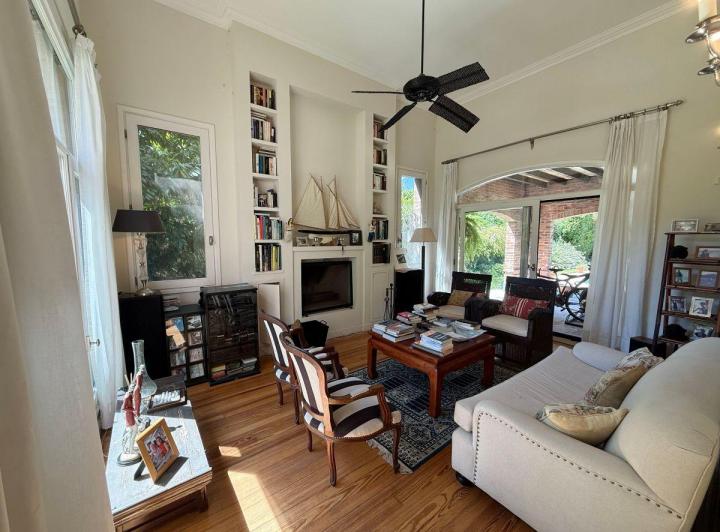 Casa · 180m² · 5 Ambientes · 1 Cochera