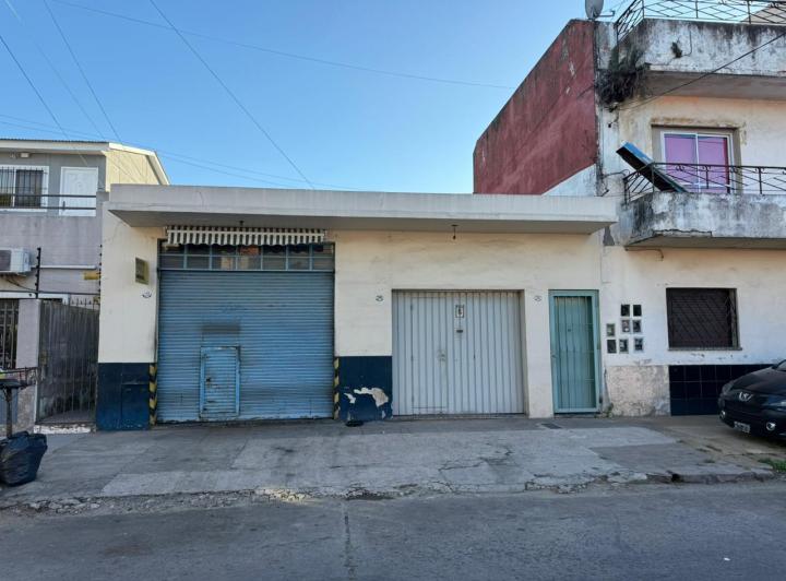 Casa · 200m² · 5 Ambientes · 2 Cocheras
