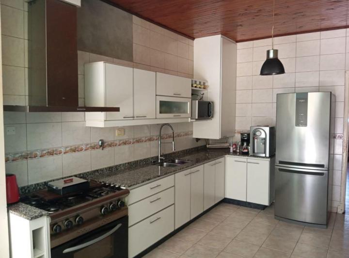 Casa · 130m² · 4 Ambientes · 1 Cochera
