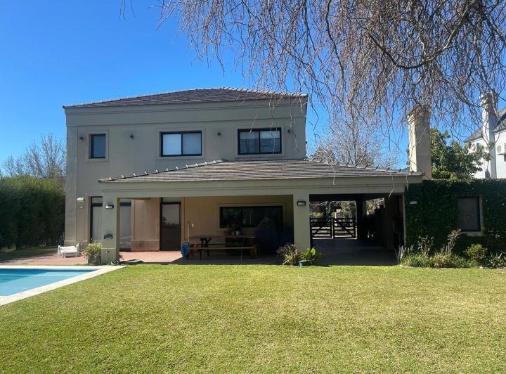 Casa · 186m² · 5 Ambientes · 6 Cocheras