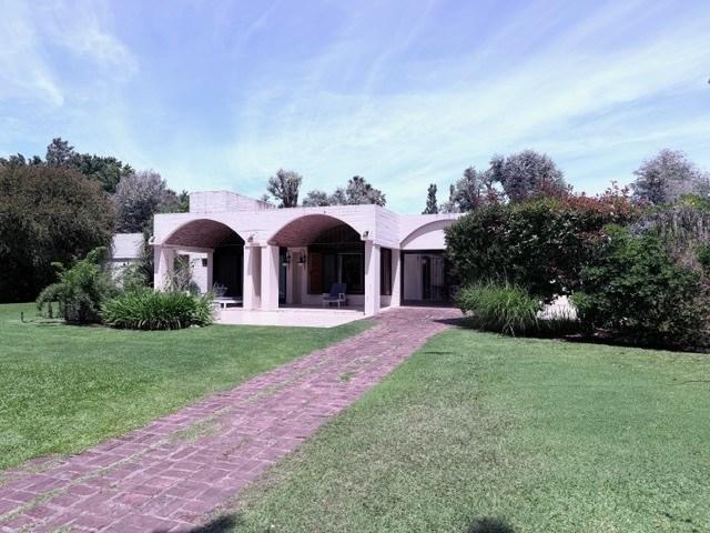 Casa · 250m² · 6 Ambientes